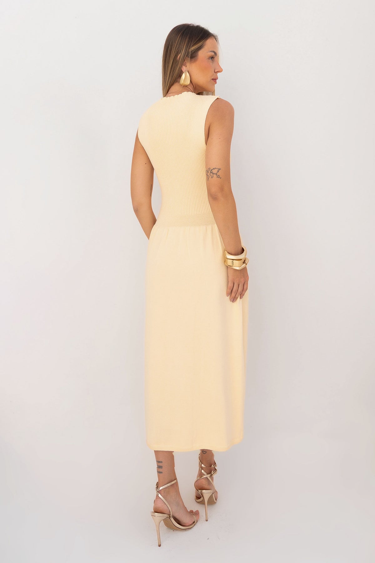 Vestido Midi Cavado Tricot