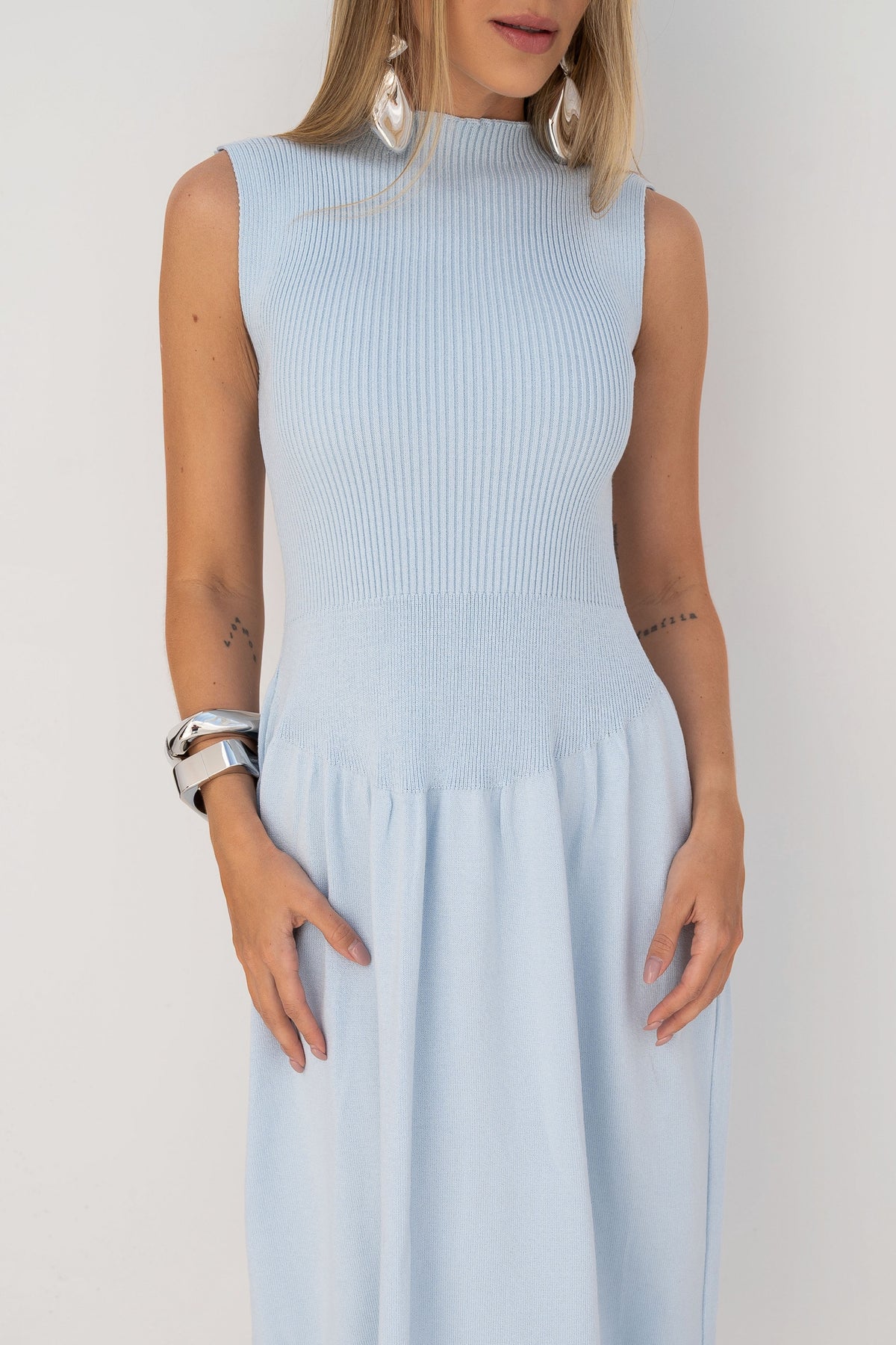 Vestido Midi Cavado Tricot