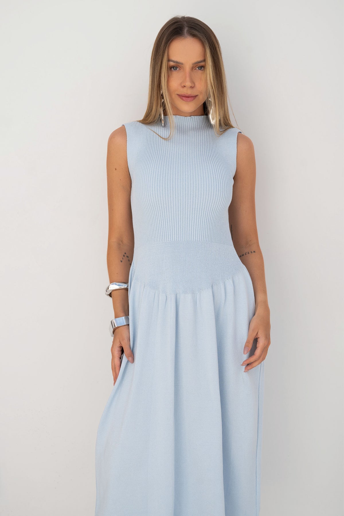 Vestido Midi Cavado Tricot