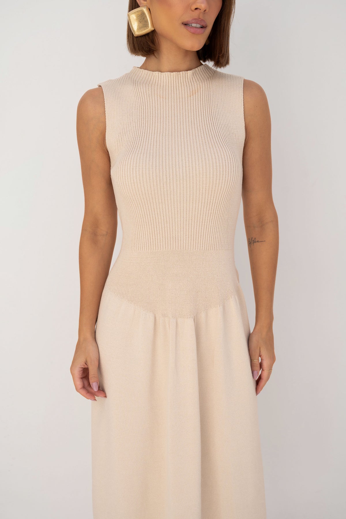 Vestido Midi Cavado Tricot