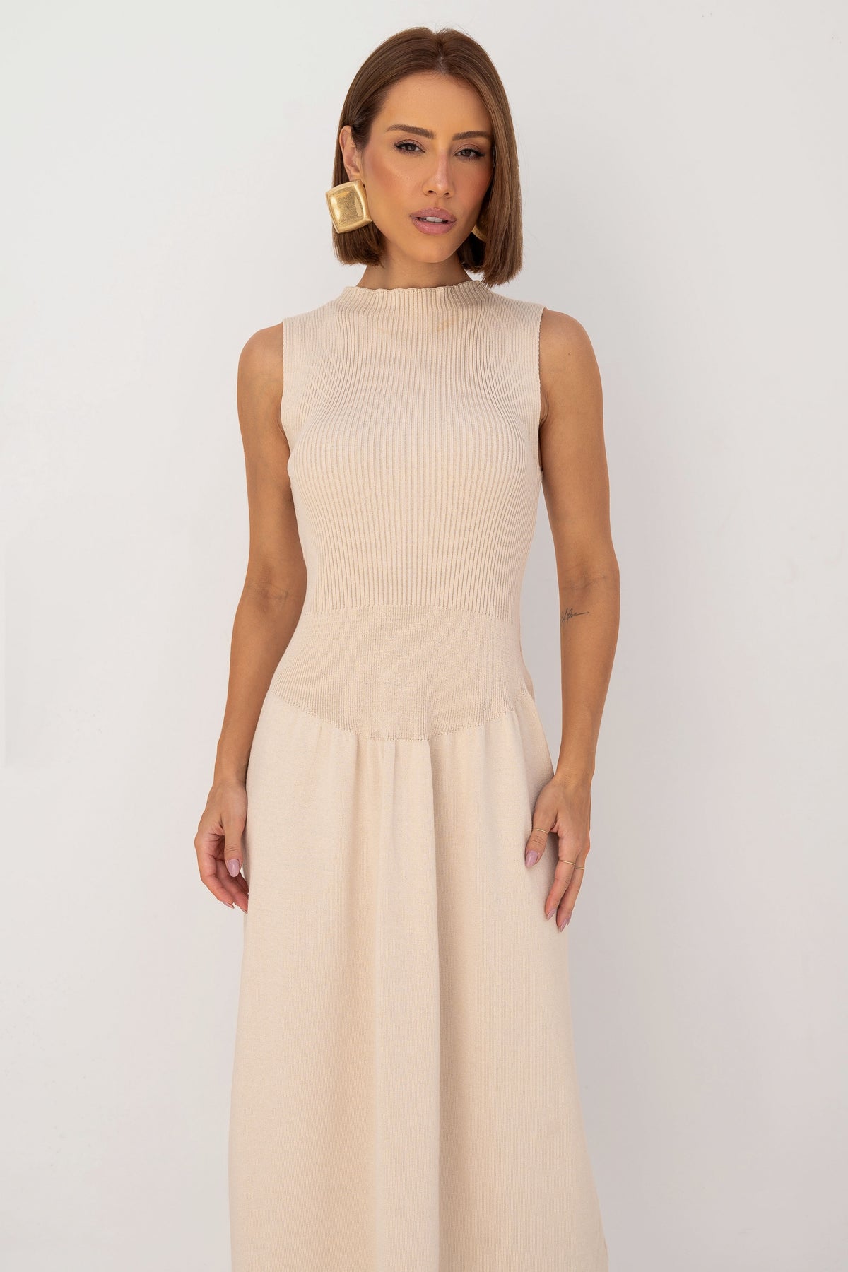 Vestido Midi Cavado Tricot