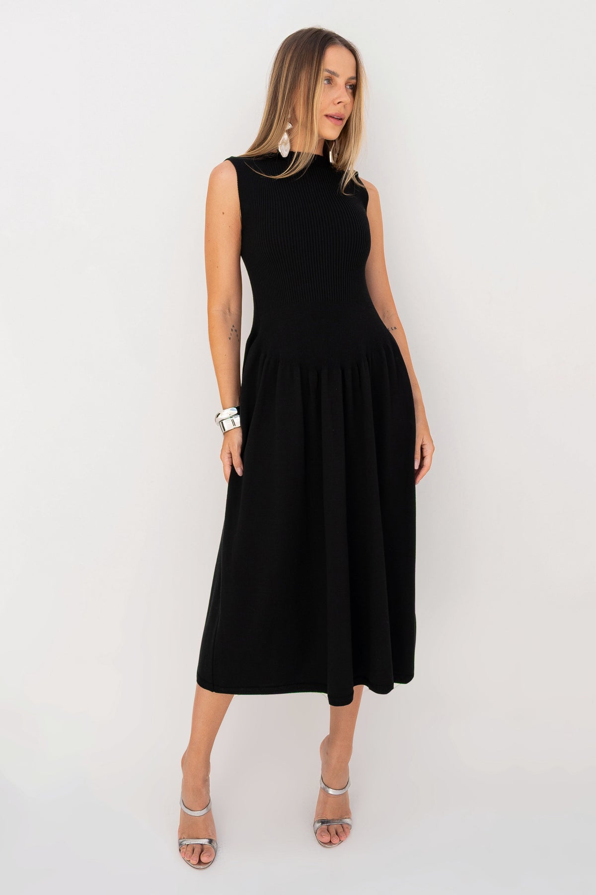 Vestido Midi Cavado Tricot