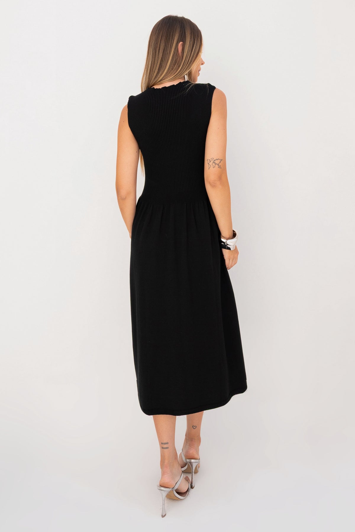 Vestido Midi Cavado Tricot