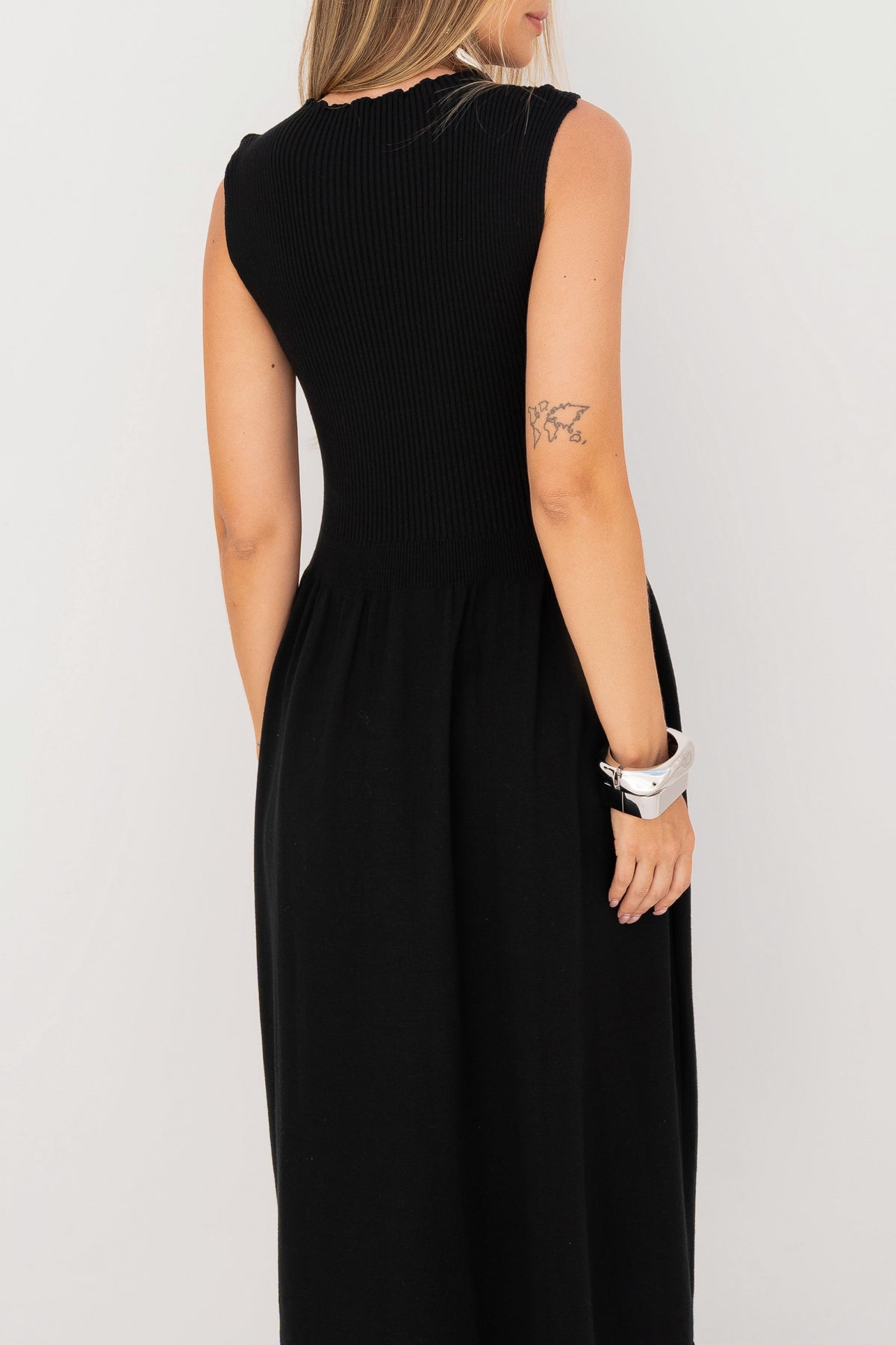 Vestido Midi Cavado Tricot