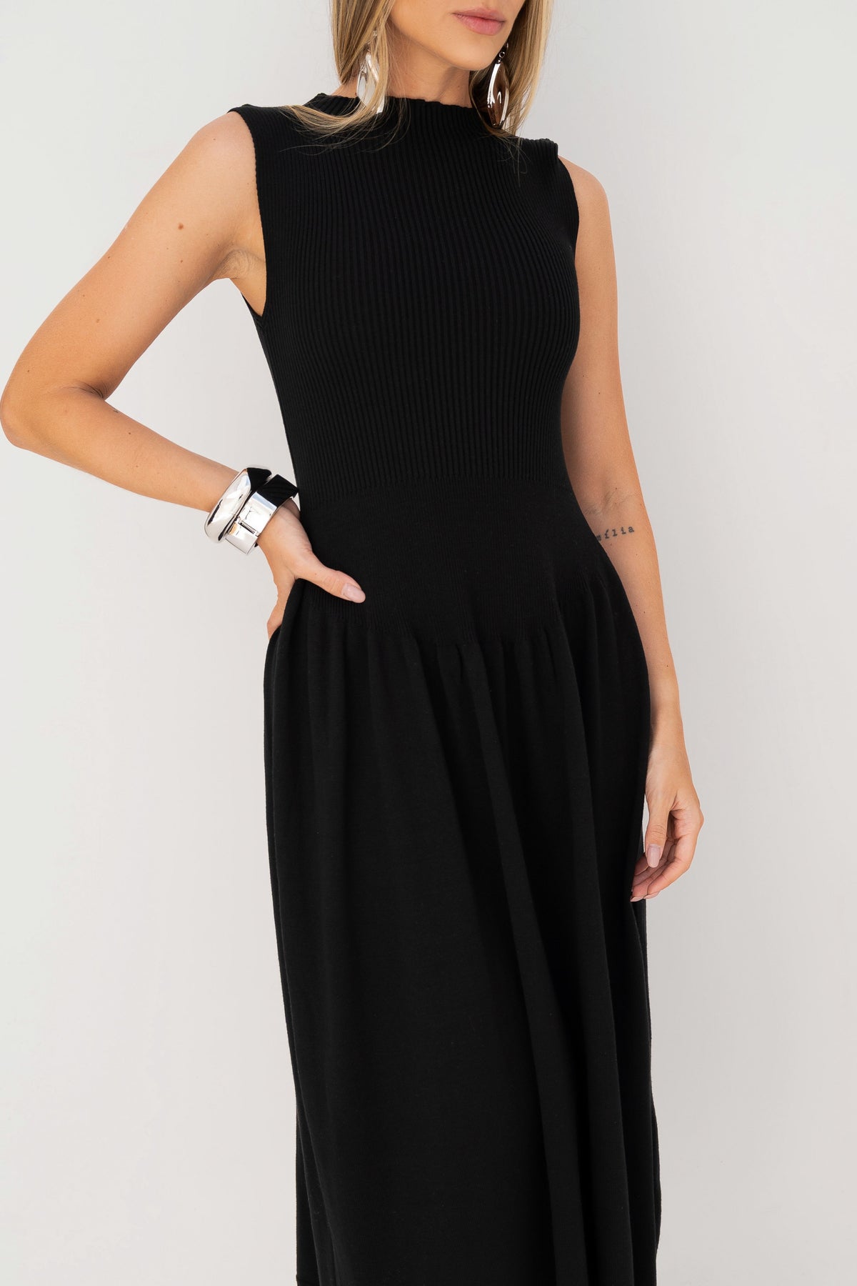 Vestido Midi Cavado Tricot