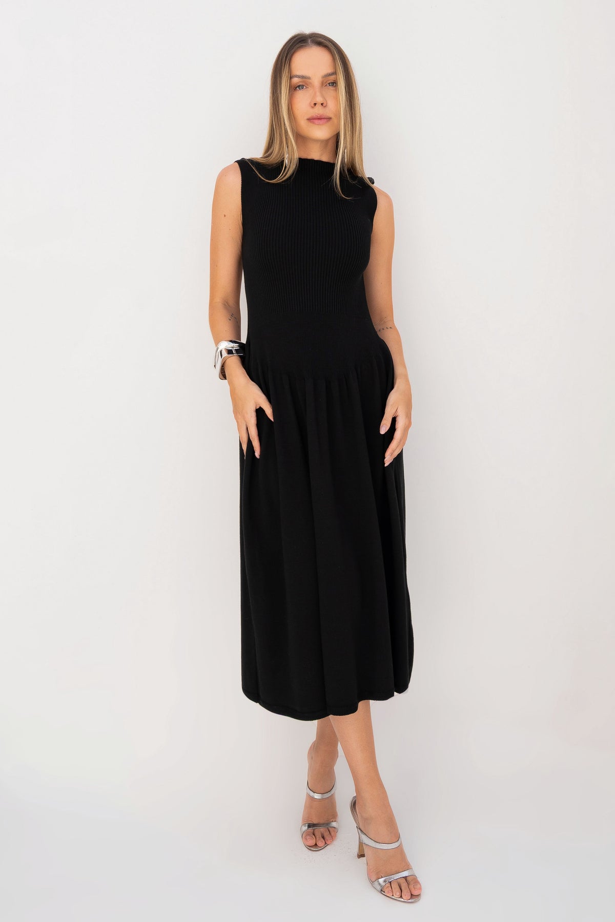 Vestido Midi Cavado Tricot