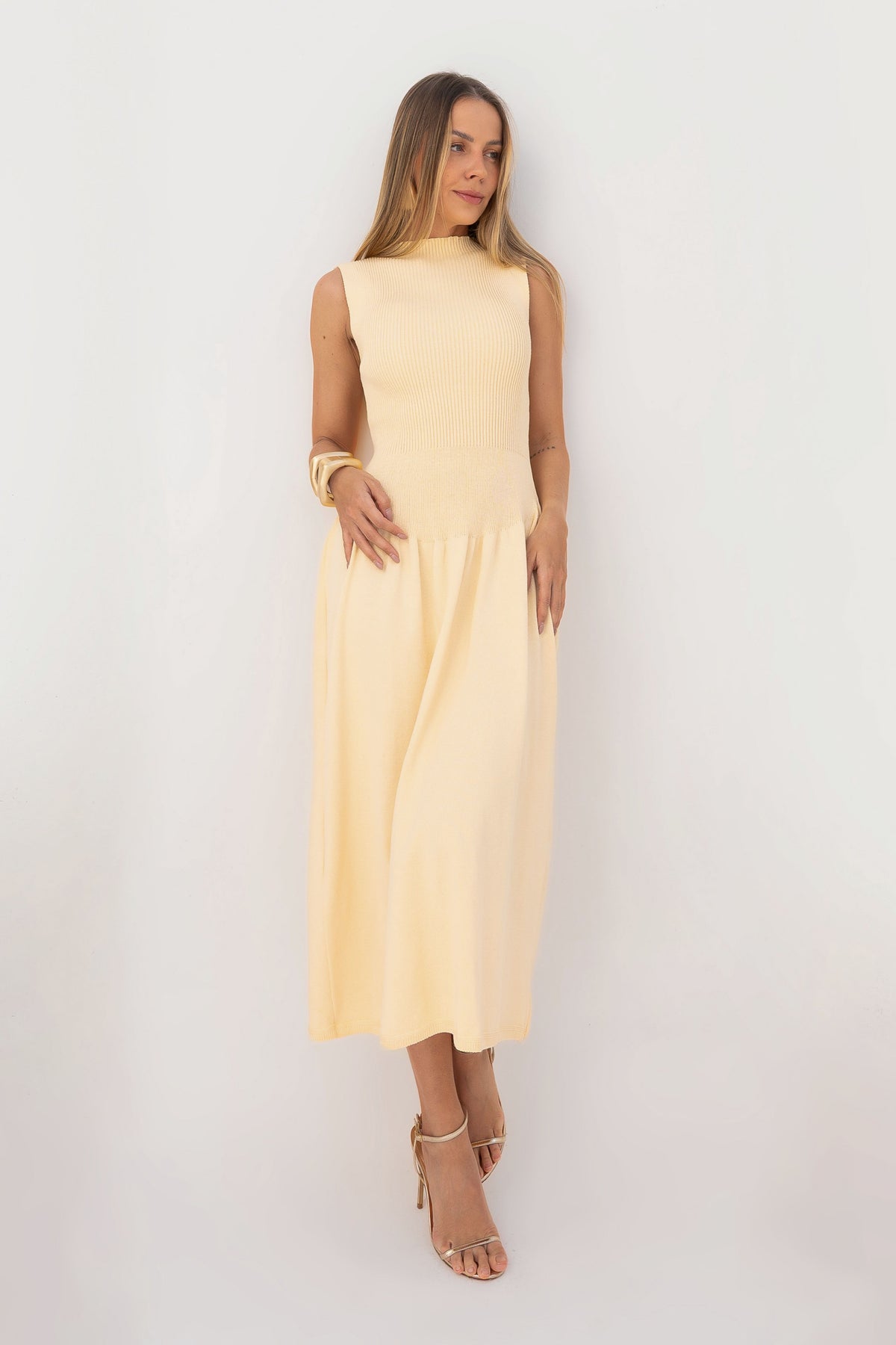 Vestido Midi Cavado Tricot