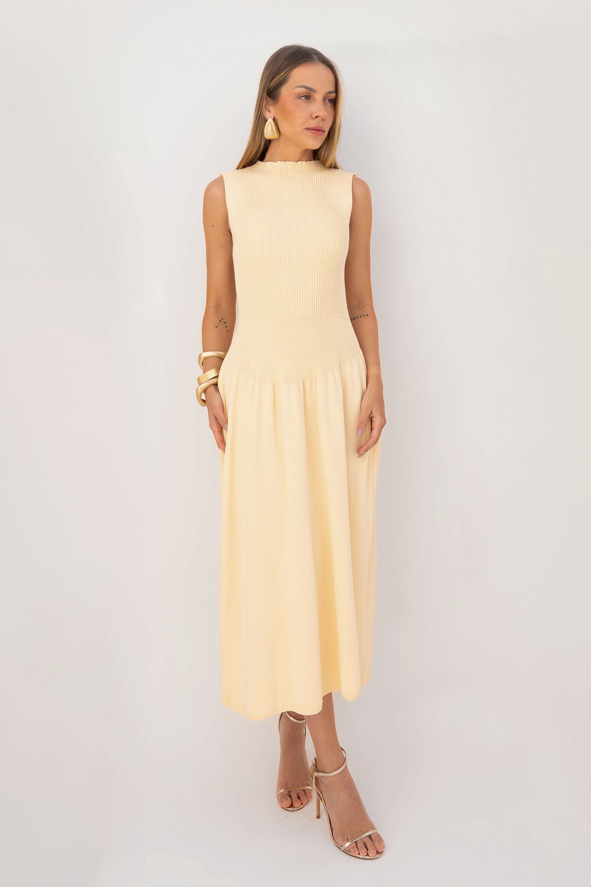 Vestido Midi Cavado Tricot