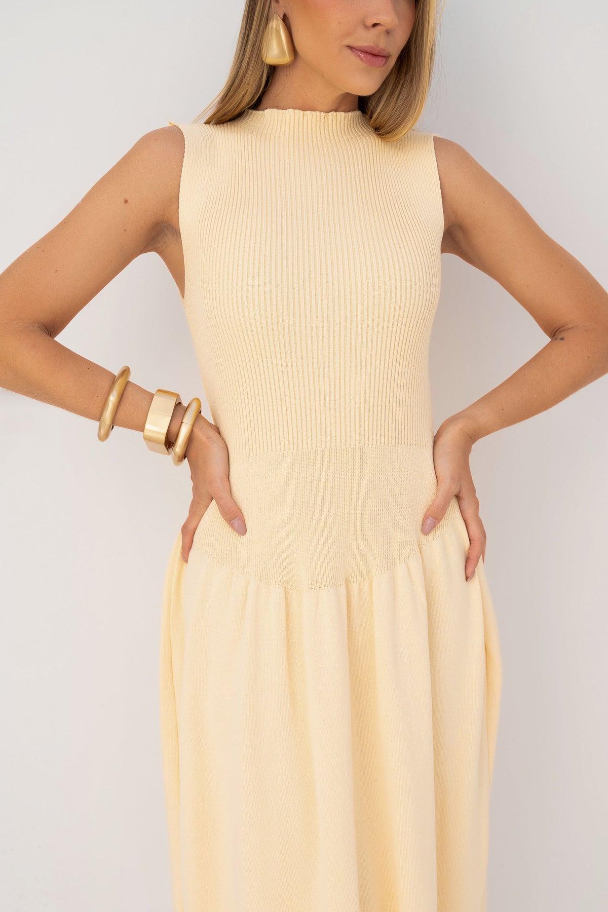 Vestido Midi Cavado Tricot
